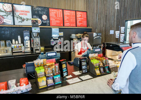 Buenos Aires Argentina,Galerias Pacifico,centre commercial,intérieur,Starbucks Coffee,café,café,café,comptoir,caissière,hispanique,homme hommes,commander Banque D'Images