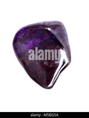 Deep purple avec le manganèse sugilite tumbled stone en provenance d'Afrique du Sud isolé sur fond blanc Banque D'Images