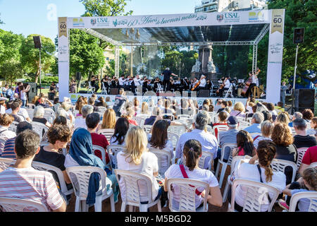 Buenos Aires Argentina,Recoleta,Plaza Francia,parc,Universidad del Salvador orchestre symphonique spectacle gratuit,audience,scène,extérieur,hispanique,ARG171 Banque D'Images