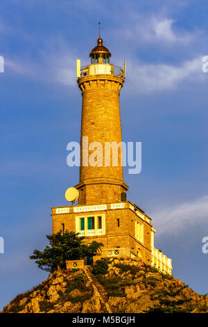 Image libre de droit stock de haute qualité vue aérienne de Long Chau phare dans la baie de Lan ha, ile de Cat Ba, Hai Phong, Vietnam. Banque D'Images