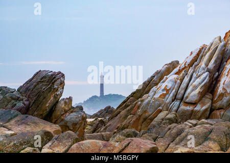 Haut de pierre sur plage de Mui Ne, Phan Thiet, Binh Thuan, Vietnam Banque D'Images