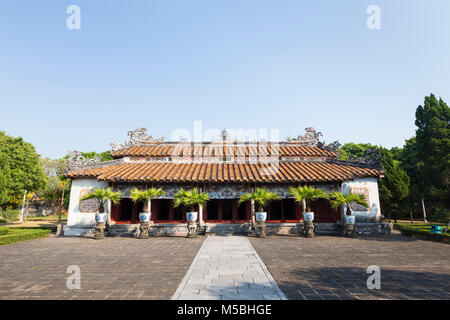 L'intérieur du Temple Hung mieu pour mieu complexe des temples, ville impériale de Hue, Vietnam Banque D'Images