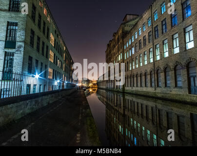 Le magnifique village pittoresque de Saltaire, construit par Sir Titus Salt et c'était aussi l'ancienne maison du célèbre artiste David Hockney Banque D'Images