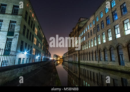 Le magnifique village pittoresque de Saltaire, construit par Sir Titus Salt et c'était aussi l'ancienne maison du célèbre artiste David Hockney Banque D'Images