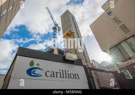 Carillion signe sur un chantier abandonné, Salford, Greater Manchester. Carillion plc est une multinationale britannique de gestion d'installations et constructi Banque D'Images