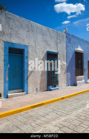 Campeche, Mexique - Janvier 31,2018 : rue coloniale typique dans la région de Campeche, Mexique. Ville historique fortifiée de Campeche - UNESCO World Heritage Site. Banque D'Images
