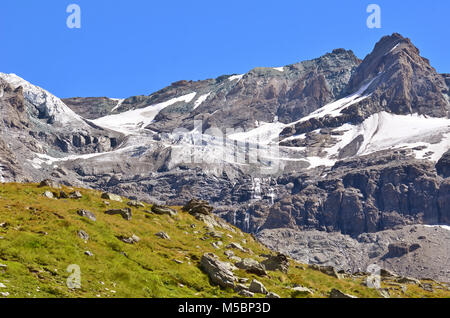 La Grande tête de par le glacier Sonadon et dans le massif du Grand Combin, sur la frontière italienne suisse Banque D'Images