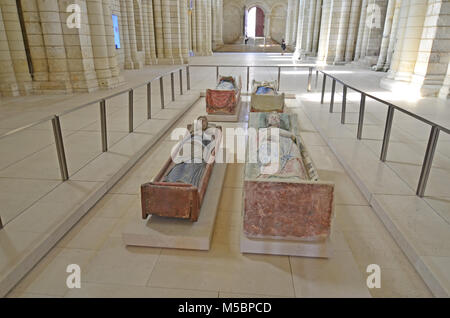 Les tombeaux du roi Henry II, Richard cœur de lion et Aliénor d'Aquitaine dans l'abbaye de Fontevraud Banque D'Images