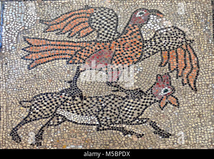 Mosaïque byzantine de l'aigle attaquant un mouton. De l'église de Saint Donatus, Murano. Banque D'Images