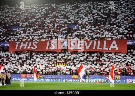Séville, ESPAGNE - 21 février : Les partisans de Séville avant de l'UEFA Champions League Round de 16 Premier match de jambe entre le FC Séville et Manchester United au stade Ramon Sanchez Pizjuan, 21 février 2018 à Séville, Espagne. (Photo de MO Media/Getty Images) Banque D'Images