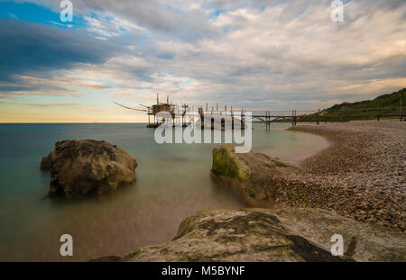 Côte Trabocchi dans la région des Abruzzes (Italie) - L'architecture en bois sur la mer Banque D'Images