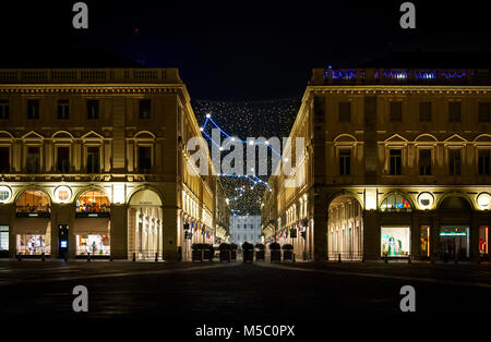 Turin, Italie, décembre 2017 : lumières de Noël dans la via Roma, Turin, Italie avec la constellation et de l'astronomie thème principal Banque D'Images