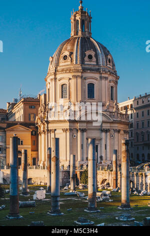 Forum de Trajan à Rome au lever du soleil, l'Italie près du Forum Romain Banque D'Images