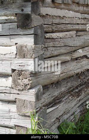 Coin de log building sur ferme en Ontario Canada montrant la main dovetail corner Banque D'Images