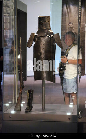 Ned Kellys Armor sur l'affichage à la bibliothèque de l'État de Victoria à Melbourne Banque D'Images