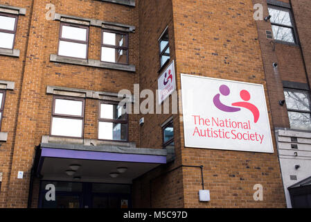 Le siège social National Autistic Society à 393 City Road, Angel, Londres. NAS est un organisme de bienfaisance britannique pour les personnes atteintes de troubles du spectre autistique (TSA), Banque D'Images