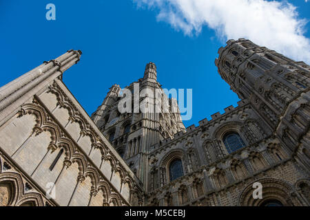 Cathédrale d'Ely domine la ville. Banque D'Images