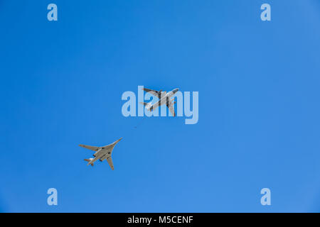 Moscou - 07 mai, 2017 : avions militaires des forces aériennes russes sont de retour après le vol au dessus de la Place Rouge de répétition pour la revue de la Victoire Banque D'Images