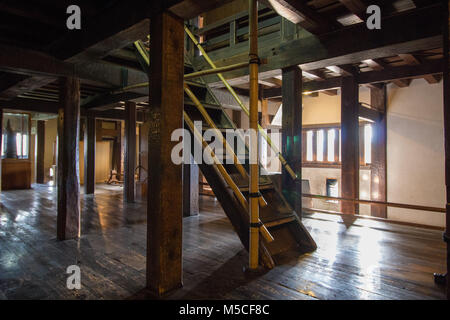 Château de Matsumoto est l'un des châteaux historiques de premier plan. Il propose des marches de bois, conçu pour rendre difficile pour des intrus d'obtenir l'accès. Banque D'Images