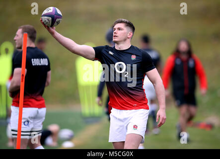 L'Angleterre Owen Farrell pendant une session de formation à Pennyhill Park, Bagshot. Banque D'Images