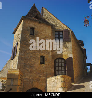 Vieille maison en pierre dans un coin de rue à la roque gageac en Dordogne Banque D'Images