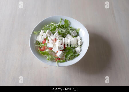 Série de photos montrant les différentes étapes de préparation d'une salade Banque D'Images