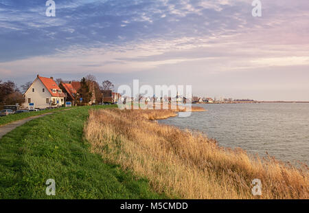 Le village pittoresque de Durgerdam sur le lac Buiten Ij aux Pays-Bas Banque D'Images