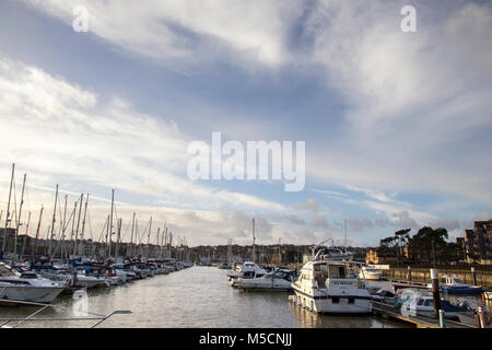 WEYMOUTH, DORSET, UK - 26 décembre. 2017. Bateaux amarrés dans le port de Wweymouth, une ville côtière du comté de Dorset en Angleterre, Royaume-Uni. Banque D'Images