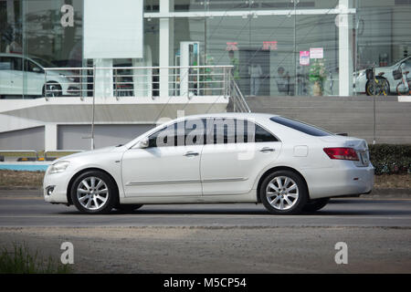 CHIANG MAI, THAÏLANDE - 19 janvier 2018 : voiture Toyota Camry. Sur road no.1001 8 km de Chiangmai Zone d'affaires. Banque D'Images