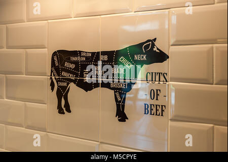 Illustration de vache faite en carreaux de mur décoratif montrant coupes de viande - boucherie concept avec copie espace. Banque D'Images