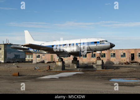 Chukotski Shmidta, région, la Russie - Règlement Shmidta, le 5 juillet 2017 : le monument de l'aviation de l'Arctique. Banque D'Images