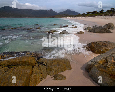 Wineglass Bay Parc national de Freycinet côte est de la Tasmanie en Australie. Banque D'Images
