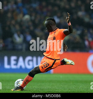 Liverpool Mane en action contre le FC Porto, au cours au cours des rondes de 16 Ligue des Champions, premier match de football de la jambe, le FC Porto - Liverpool FC qui a eu lieu au stade Dragão. Porto, le 14 février de 2018. Pedro Trindade/ Movenphoto Banque D'Images