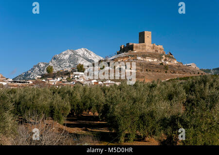 Paysage de neige, château et oliveraie, Martos, Jaen province, région d'Andalousie, Espagne, Europe Banque D'Images