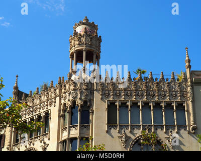 Avis de Casa Lleó Morera i à Barcelone, Espagne. Il s'agit d'un bâtiment moderniste qui a été conçu par Lluís Domènech i Montaner. Banque D'Images