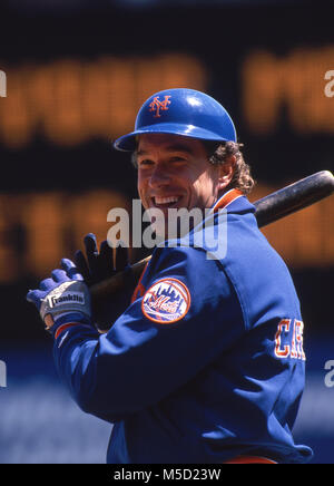 Gary Carter de les mets avant un match au Shea Stadium en 1987. Banque D'Images