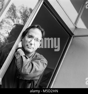 Bob Judd, auteur, auteur de thrillers, photographie d'archives à son domicile de Londres, 9 juin 1989 Banque D'Images