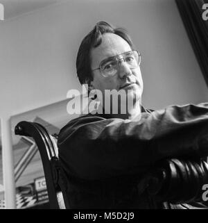 Bob Judd, auteur, auteur de thrillers, photographie d'archives à son domicile de Londres, 9 juin 1989 Banque D'Images