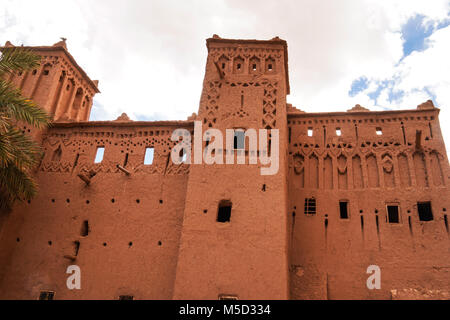 Ancienne ville d'ait Benhaddou située le long de l'ancienne route de la caravane entre le Sahara et Marrakech dans le Maroc actuel. Banque D'Images