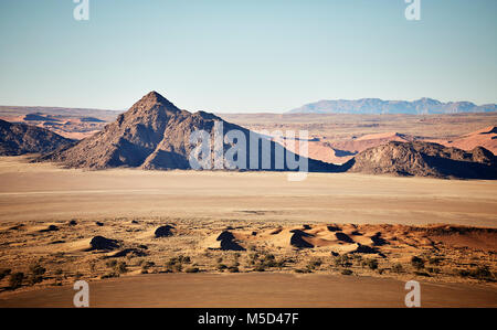 Photo aérienne, vue de ballon à air chaud, Tsaris Kulala Wilderness Reserve, montagnes, désert du Namib, Namibie, région Hardap Banque D'Images