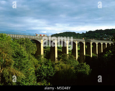 Pont-canal de Pontcysyllte sur le sentier du canal de Llangollen, Wrexham, North Wales, construit par Thomas Telford et William Jessop et achevé en 1805 Banque D'Images