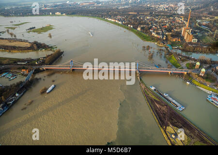 Vue sur la Friedrich-Ebert-pont à flot sur le Rhin, de la Ruhr, Duisburg, Rhénanie du Nord-Westphalie, Allemagne Banque D'Images