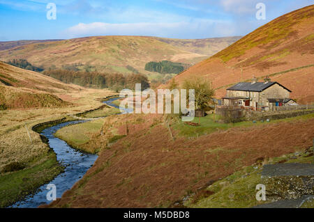 Bowland, UK. 22 Février, 2018. Un beau matin à l'usine d'éperlans près de Dunsop Bridge dans l'auge de Bowland, Lancashire, Angleterre, Royaume-Uni. Les cottages sont le siège de l'équipe de secours en montagne de Pennine Bowland. Crédit : John Eveson/Alamy Live News Banque D'Images