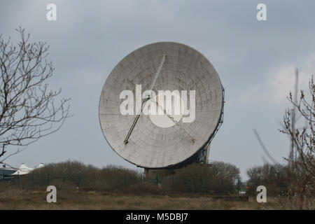 Près de Goonhilly Downs, Helston, Cornwall, UK. 22 févr. 2018. Il a été annoncé aujourd'hui qu'un investissement de 8,4 millions de livres aura lieu à l'élaboration de la Terre à Goonhilly Station pour des missions spatiales. Les médias sociaux sont déjà en utilisant le slogan 'Helston nous avons un problème'. Dans le cadre d'un nouveau projet annoncé aujourd'hui par le Cornwall & Îles Scilly Local Enterprise Partnership (LEP), seront mis à niveau à Goonhilly afin de lui permettre de fournir l'espace profond et suivi des services de communication par satellite sur une base commerciale. Crédit : Simon Maycock/Alamy Live News Banque D'Images