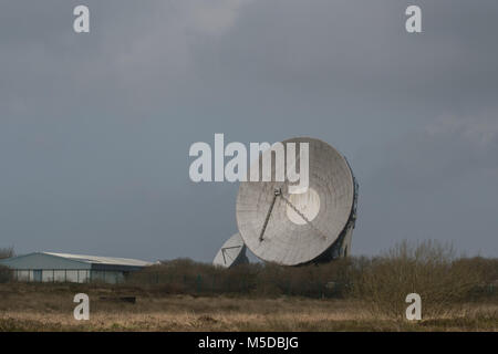 Près de Goonhilly Downs, Helston, Cornwall, UK. 22 févr. 2018. Il a été annoncé aujourd'hui qu'un investissement de 8,4 millions de livres aura lieu à l'élaboration de la Terre à Goonhilly Station pour des missions spatiales. Les médias sociaux sont déjà en utilisant le slogan 'Helston nous avons un problème'. Dans le cadre d'un nouveau projet annoncé aujourd'hui par le Cornwall & Îles Scilly Local Enterprise Partnership (LEP), seront mis à niveau à Goonhilly afin de lui permettre de fournir l'espace profond et suivi des services de communication par satellite sur une base commerciale. Crédit : Simon Maycock/Alamy Live News Banque D'Images