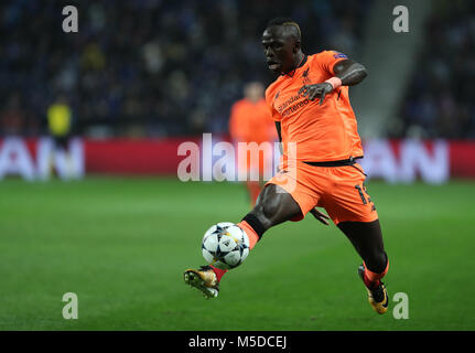 Liverpool Mane en action contre le FC Porto, au cours au cours des rondes de 16 Ligue des Champions, premier match de football de la jambe, le FC Porto - Liverpool FC qui a eu lieu au stade Dragão. Porto, le 14 février de 2018. Pedro Trindade/ Movenphoto Banque D'Images