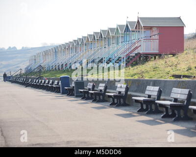 Minster sur mer, Kent, UK. Feb 22, 2018. Météo France : une journée ensoleillée au ministre sur la mer, mais avec une force du vent nord-est 4-5. Temp 4c, le refroidissement éolien -1c. Credit : James Bell/Alamy Live News Banque D'Images