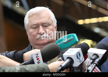 Gdansk, Pologne 22. 10 févr. 2018 L'ancien président de la Pologne Lech Walesa Prix Nobel et (C) répond Grzegorz Schetyna - la Plateforme civique (PO) au président Walesa bureau en centre de la Solidarité Européenne (SCE) à Gdansk. Schetyna et Walesa a parlé des prochaines élections locales et les candidats à la mairie de Gdansk. © Vadim Pacajev / Alamy Live News Banque D'Images