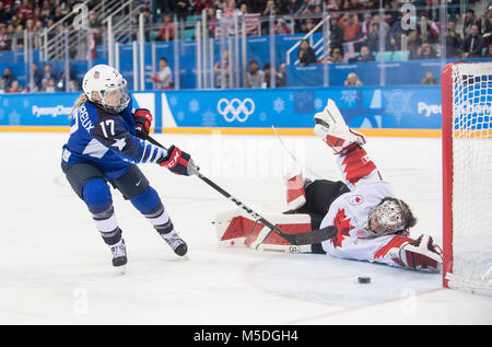 Jocelyne LAMOUREUX-DAVIDSON (USA) liens, verwandelt den entscheidenden mort, par opposition à goalhueterin Shannon SZABADOS (CAN), rechts, Kanada (CAN) - Vereinigte Staaten von Amerika (USA) 2:3 après l'Penaltyschiessen n.p., Eishockey der Frauen, Finale Hockey sur glace - Match pour la médaille d'or de la femme, Jeu 22, am 22.02.2018 Olympische Winterspiele 2018, vom 09.02. - 25.02.2018 à PyeongChang/ Suedkorea. Dans le monde d'utilisation | Banque D'Images