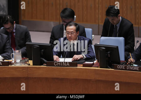 New York, NY, USA. Feb 22, 2018. Organisation des Nations Unies, New York, USA, le 22 février 2018 - Dernières informations nouveau Représentant permanent de la Chine à l'Organisation des Nations Unies au cours d'une réunion du Conseil de sécurité sur la situation en Syrie de l'est de Ghouta aujourd'hui au siège des Nations Unies à New York.Photo : Luiz Rampelotto/EuropaNewswire Crédit : Luiz Rampelotto/ZUMA/Alamy Fil Live News Banque D'Images